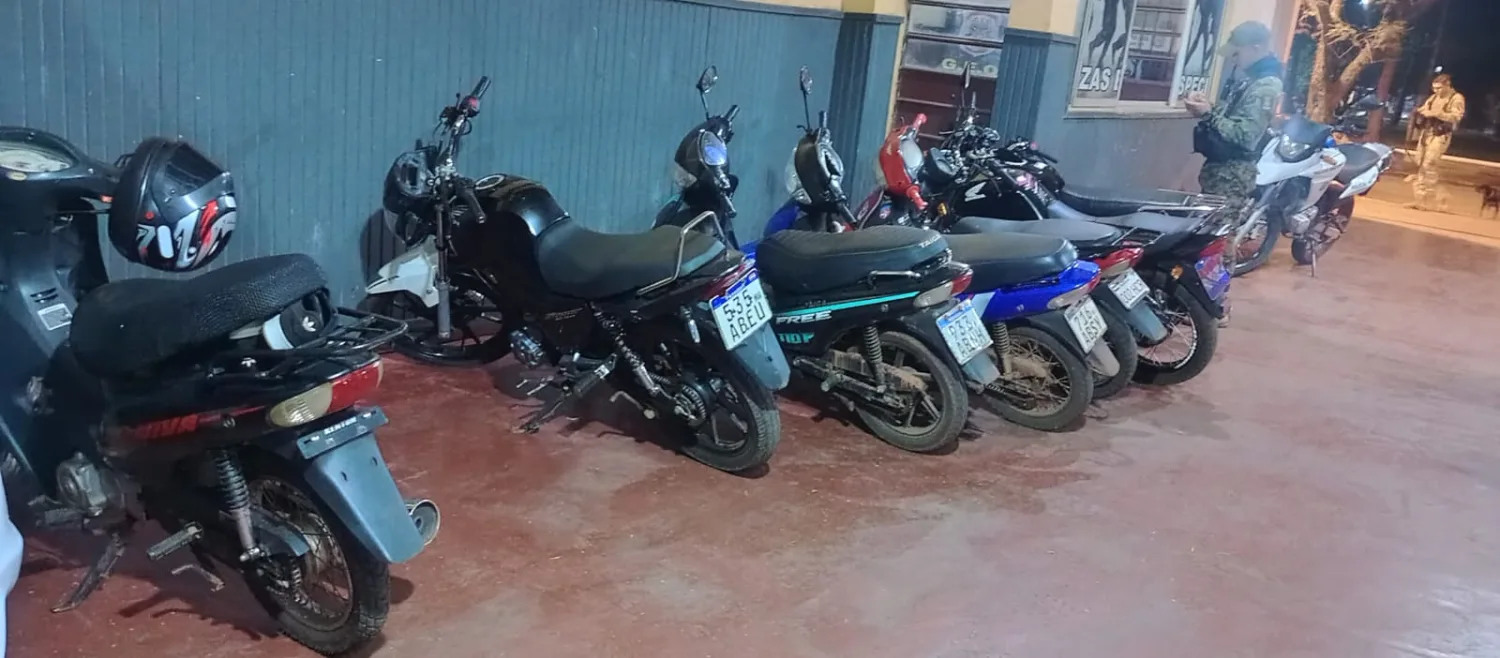 Incautan ocho motocicletas y aprehenden a un conductor en operativo nocturno en Pedro Juan