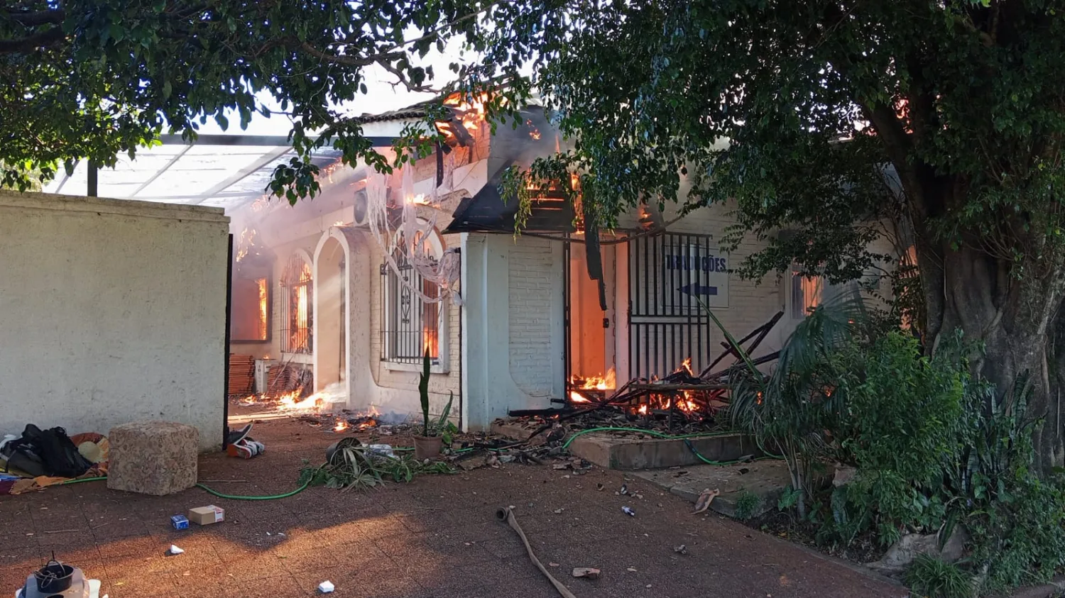 Incendio consumió en su totalidad una vivienda en Pedro Juan Caballero