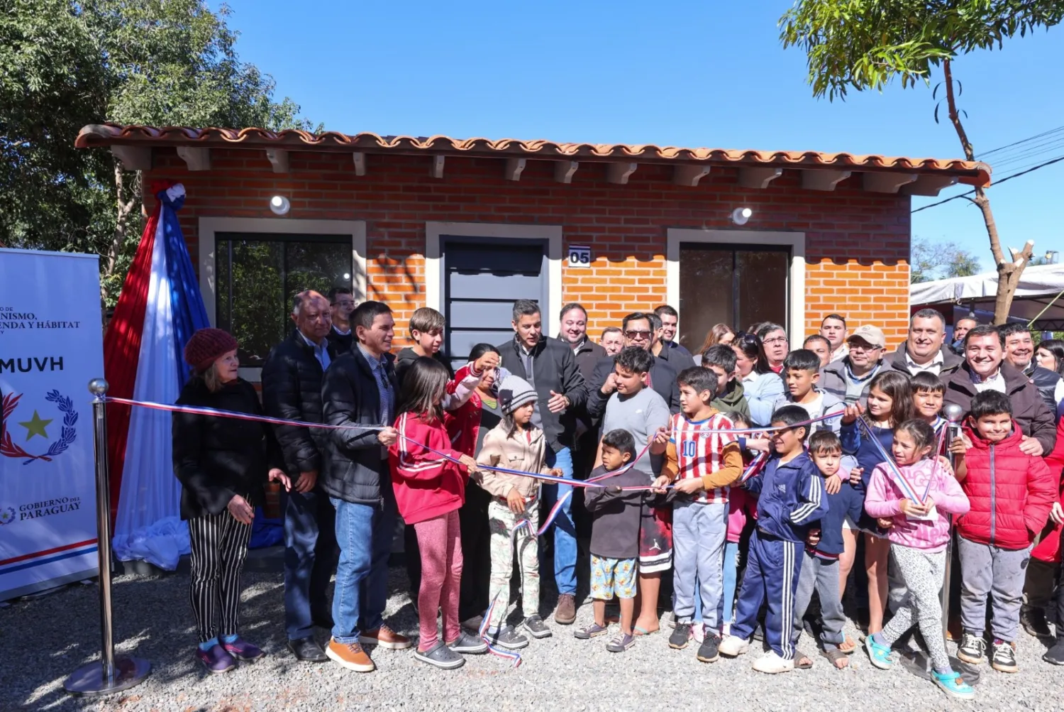 Gobierno entrega 78 viviendas para familias de cuatro distritos del departamento Central