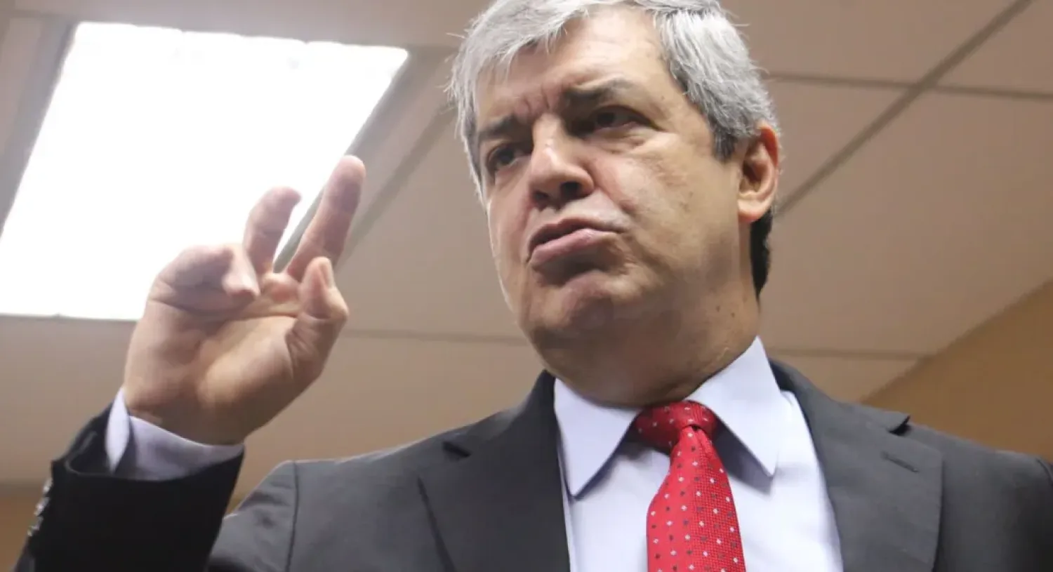 Riera cuestiona a jueces y fiscales por escaso uso de tobilleras electrónicas