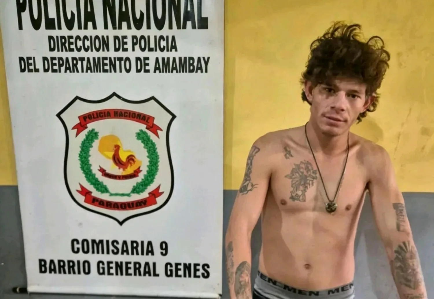 Joven fue detenido por conducir sin licencia y con un arma blanca; motocicleta quedó incautada