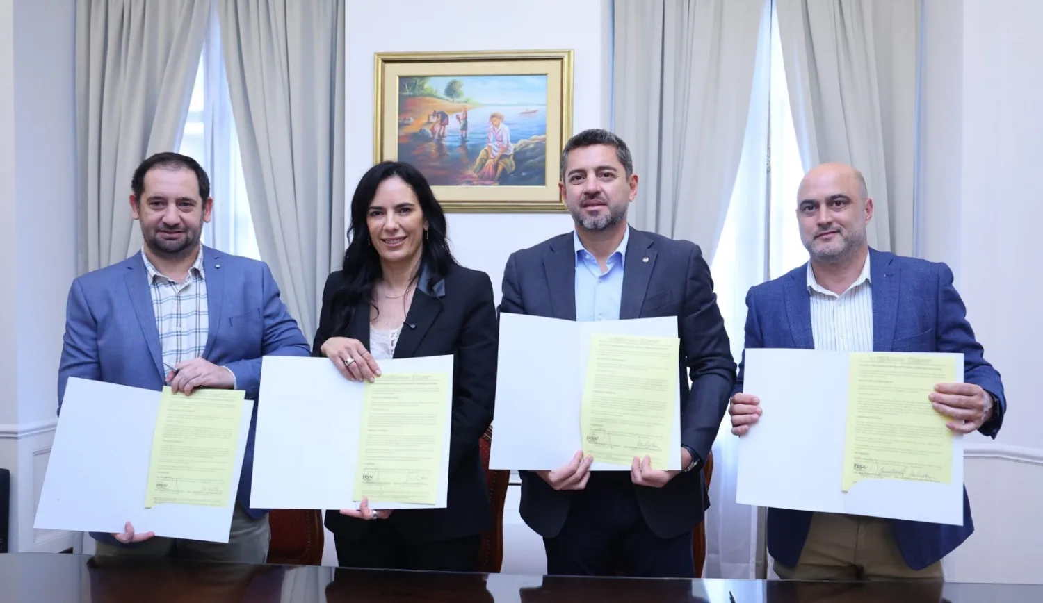 MOPC suscribe contrato para intervención integral de la defensa costera de Alberdi