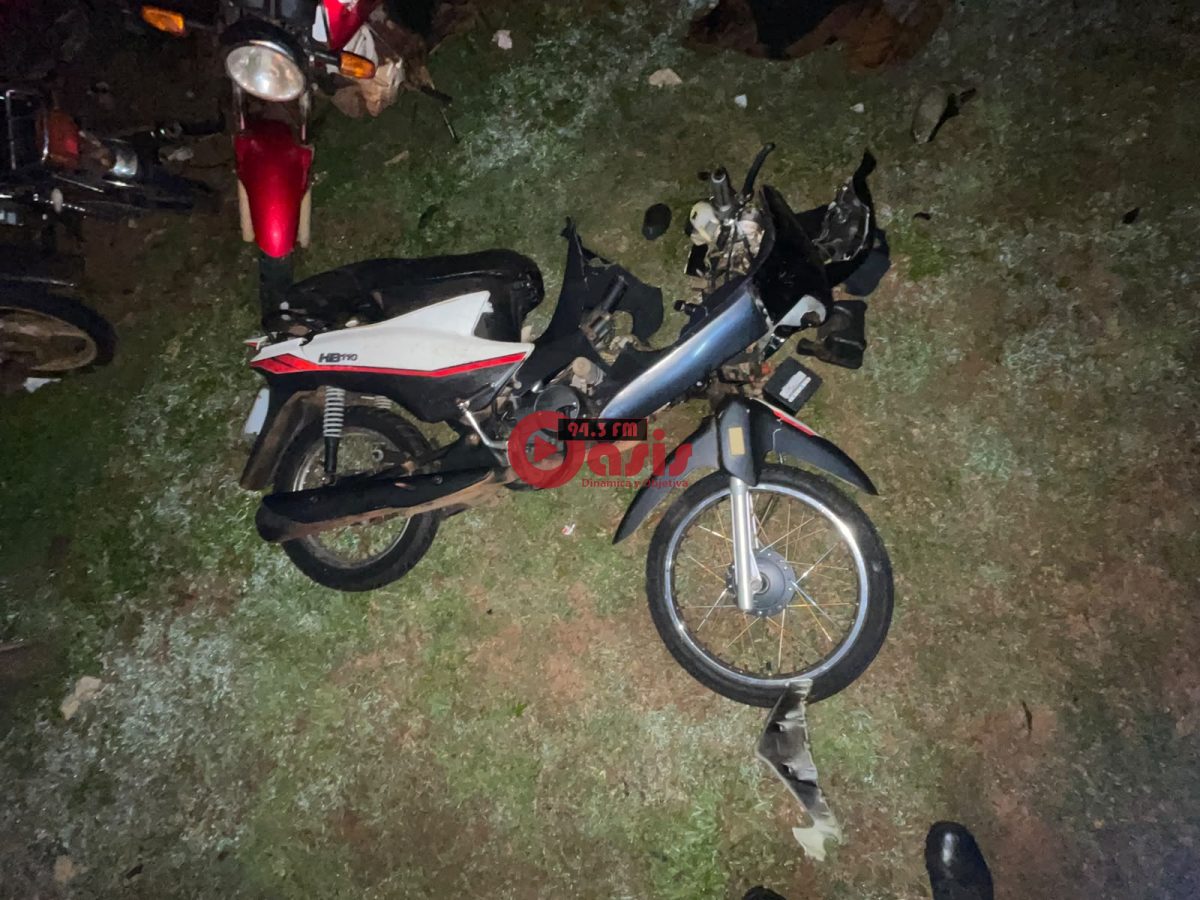 Automovilista embiste a motociclista, huye y deja a una joven con graves fracturas en Pedro Juan