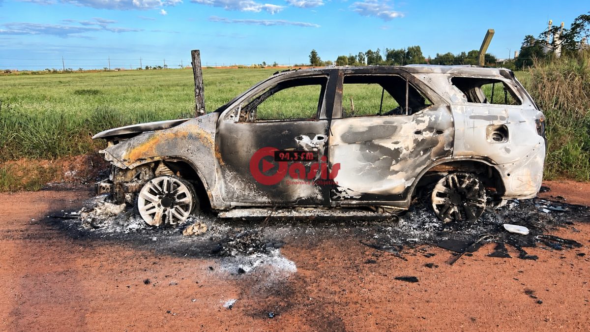 Hallan camioneta incinerada que habría sido utilizada en asesinato de mujer y rapto de su pareja en Pedro Juan